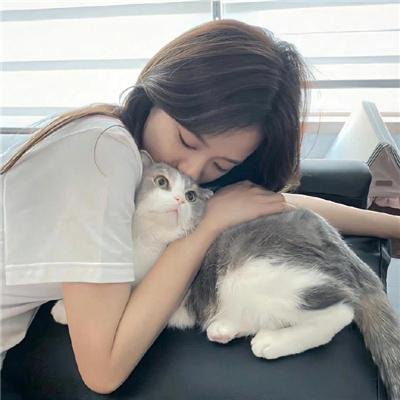 她对星星歌唱